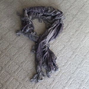 Amazing giant scarf with fringe detail